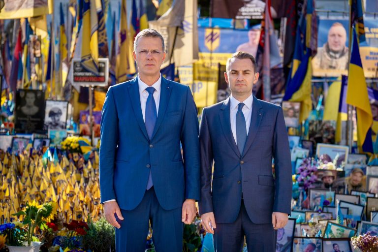 Membri ai Guvernului României, alături de Ucraina de Ziua Independenței