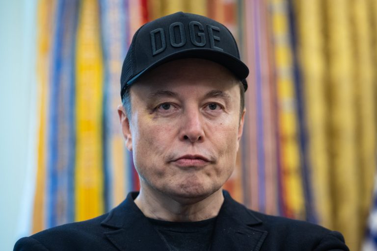 Musk a donat 15 milioane republicanilor înainte de partidul său