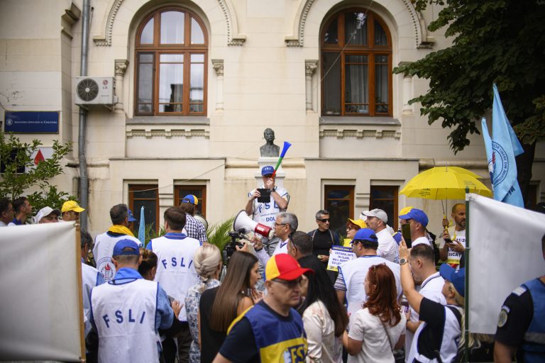 Sindicaliștii din educație cer abrogarea unor măsuri din legea austerității