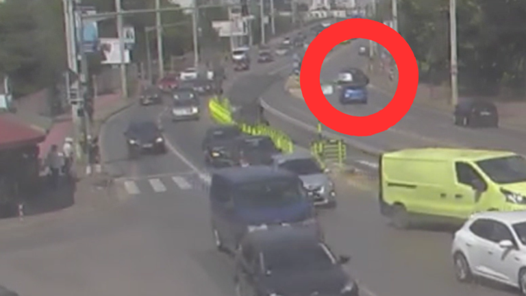VIDEO| Accident rutier în Nicolina, pieton aproape lovit