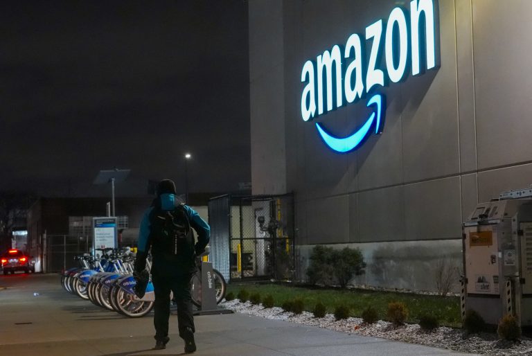 Amazon investește 1 miliard dolari pentru salarii mai mari