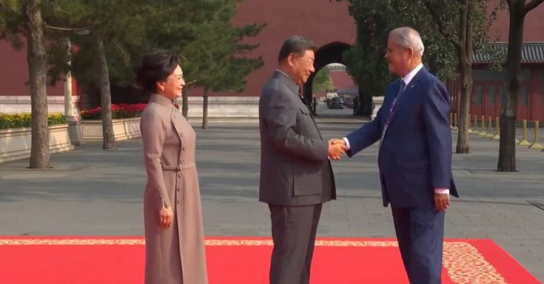 Ambasada Chinei mulțumește foștilor premieri români
