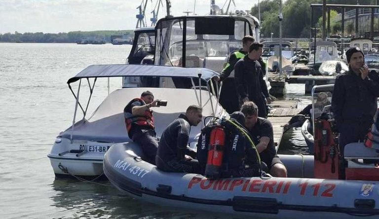 Brăila: Pompierii caută autoturism căzut în Dunăre