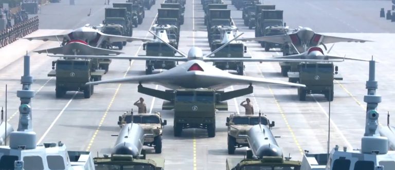 China prezintă drone subacvatice și rachete anti-navă.