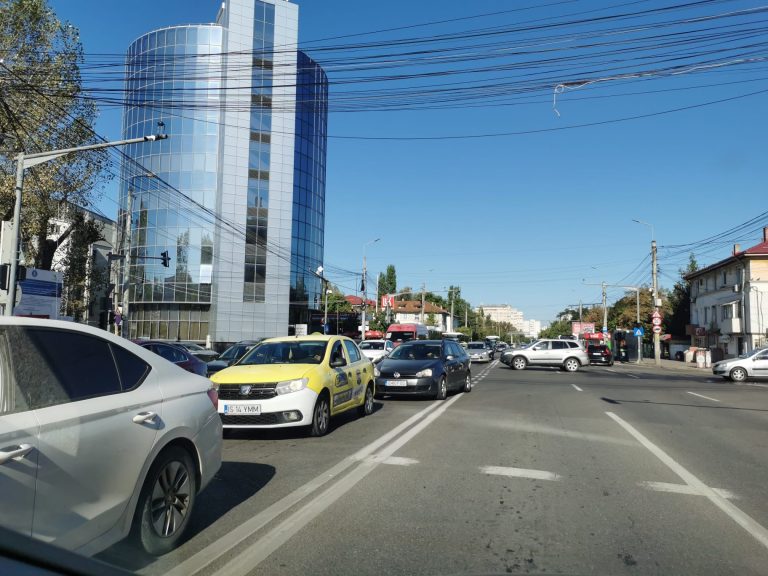 Cozi pe Bucium, trafic închis de la Dedeman la OMV Petrom