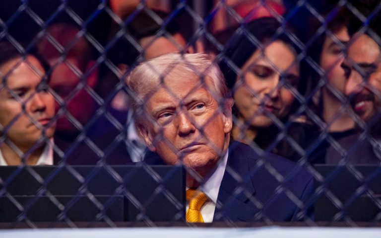 Democraţii susţin că Trump conduce Rusia din umbră