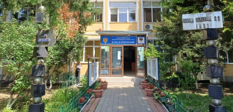 Elevă de clasa a VII-a din Iași, la spital după vape.