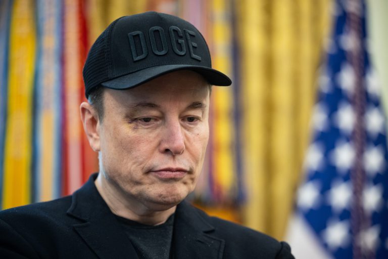 Elon Musk a pierdut titlul de cea mai bogată persoană.