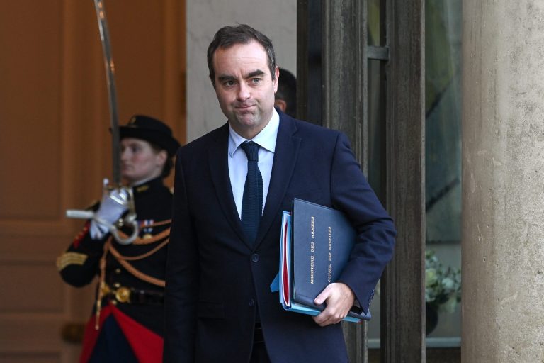 Emmanuel Macron îl numește pe Sébastien Lecornu prim-ministru