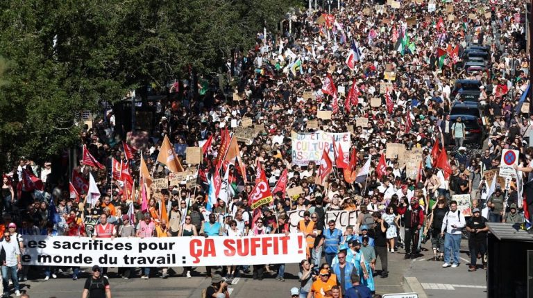 Franța – Sute de mii de oameni protestează împotriva austerității