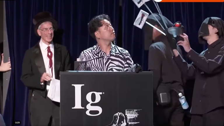 Liliecii chercheliți și fizica pastelor cacio e pepe, premiate cu Ig Nobel