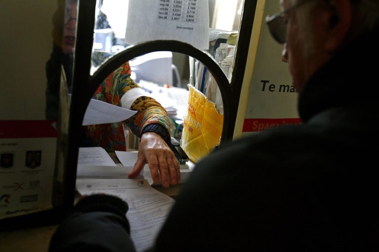 Proiect de lege: Amenzi de până la 20.000 lei pentru lipsa de respect față de funcționari