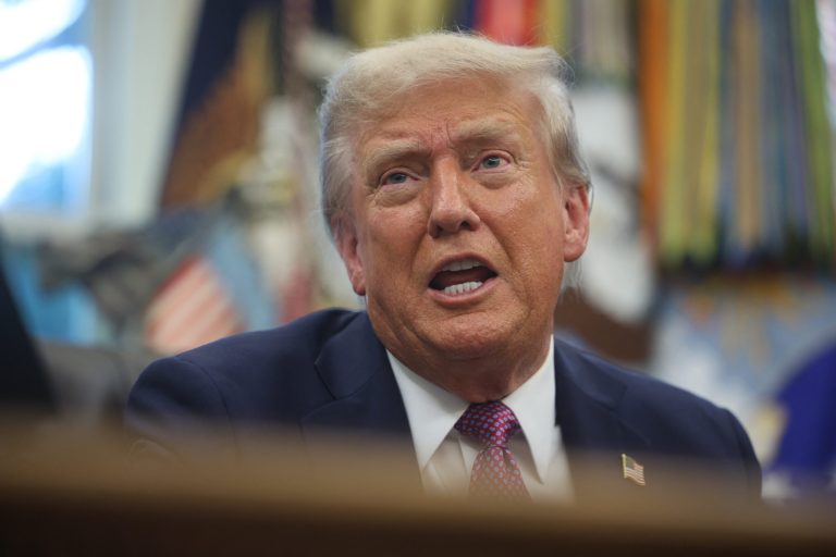 Trump amenință Chicago cu intervenție militară. Guvernatorul JB Pritzker: „Illinois nu se va lăsa intimidat”