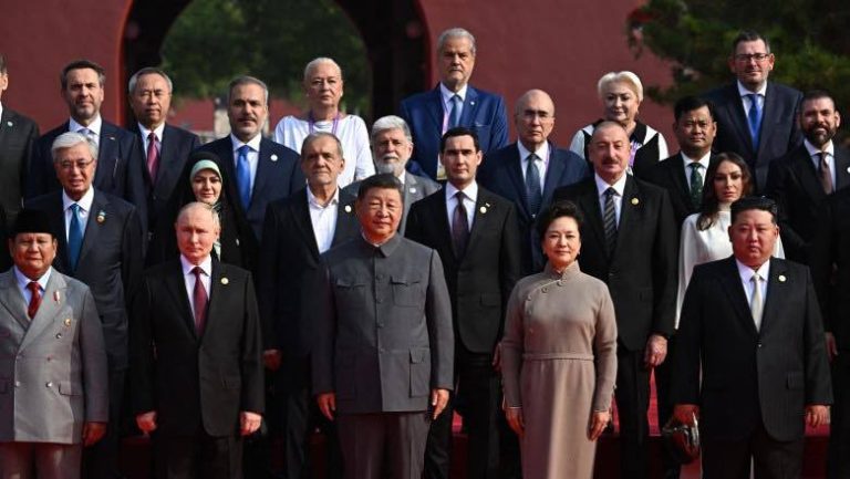 Foştii premieri Năstase şi Dăncilă cu Xi, Putin, Kim