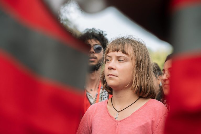 Activista Greta Thunberg afirmă că este reținută în Israel