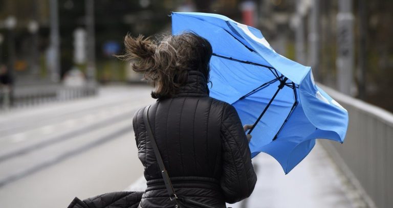 Codul galben de vânt a fost prelungit până sâmbătă.