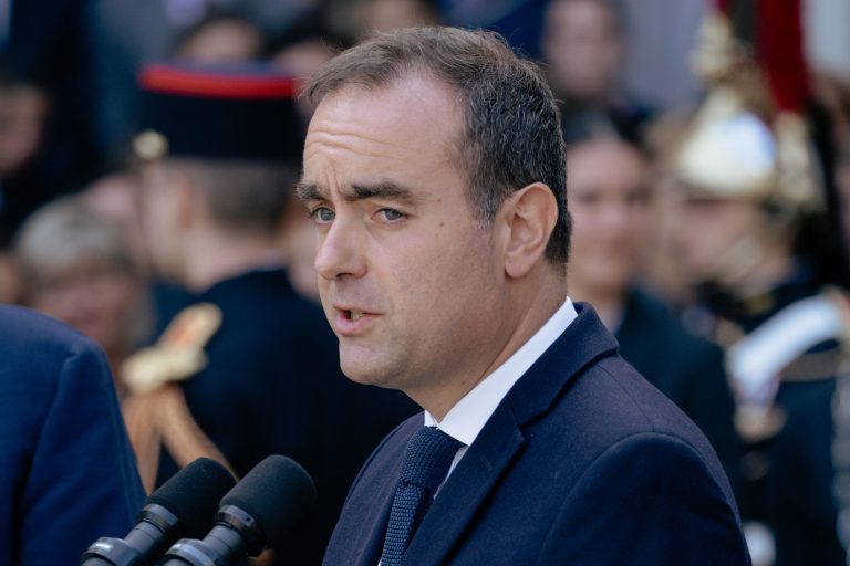 Criză politică în Franța: Demisia lui Lecornu, acceptată de Macron