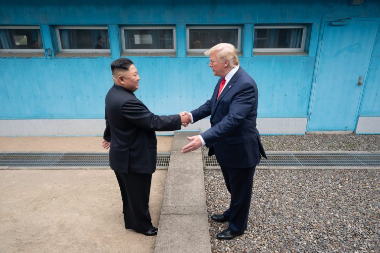 Donald Trump: Mi-ar plăcea să mă întâlnesc cu Kim Jong Un