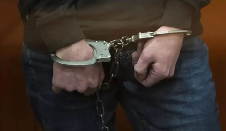 Fiul care a ignorat ordinul de protecție a atacat tatăl.