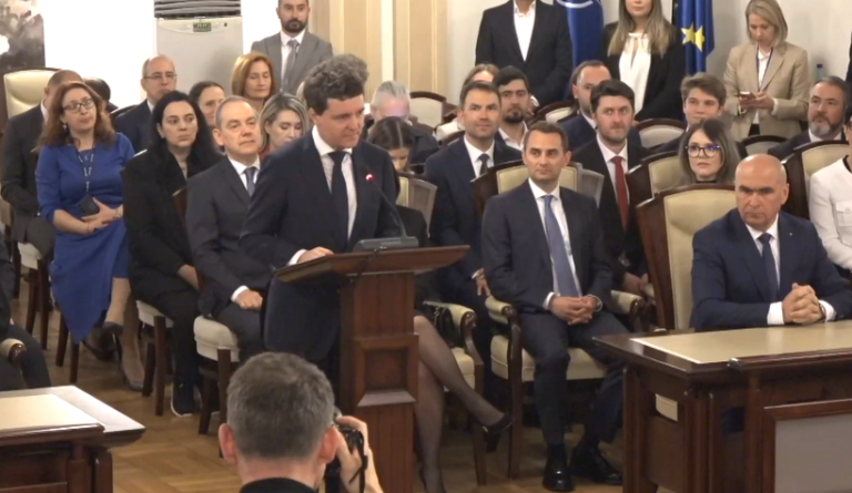 Nicuşor Dan: Decizia CCR este o problemă de justiţie socială