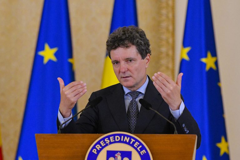 Opinia lui Nicuşor Dan despre stagiul militar voluntar