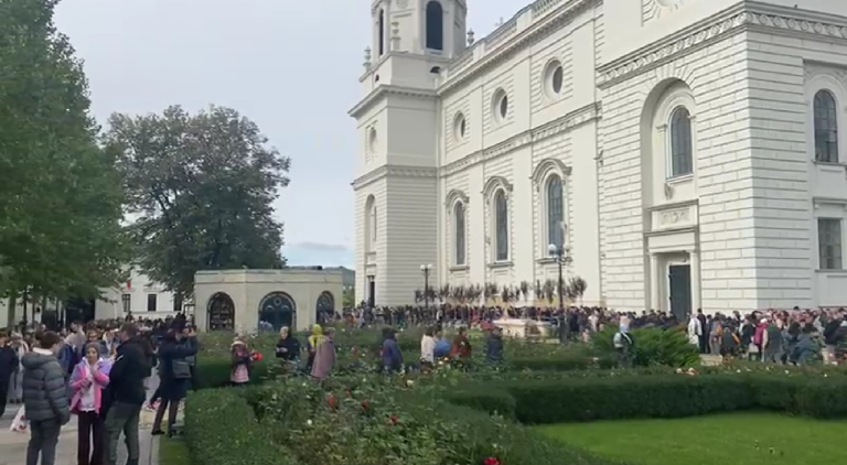 Pelerinajul la Moaștele Sfintei Parascheva a început duminica aceasta