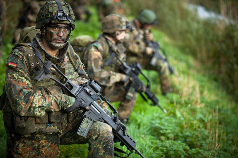 Polițiștii au tras asupra militarilor în Germania