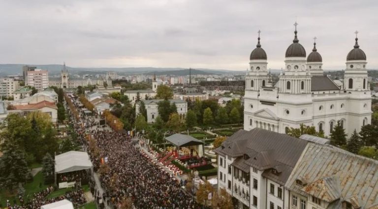 Sărbătorile Iașului: deschiderea parcului Teatrului Național