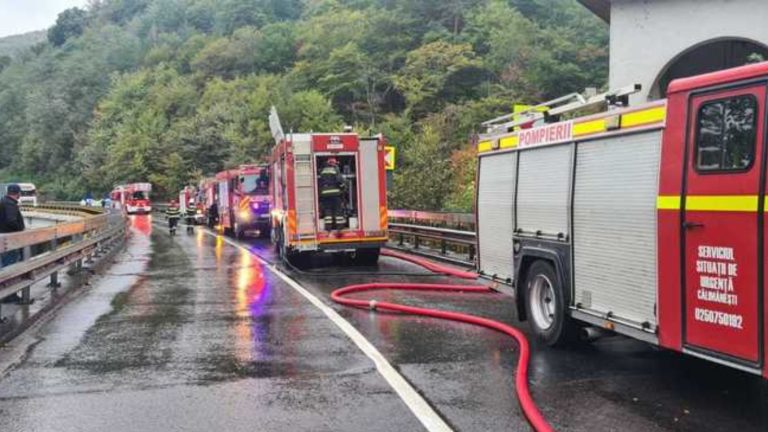 Incendiu puternic la Mănăstirea Cozia Veche, trafic oprit