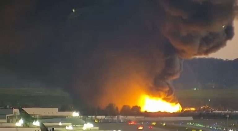Avion UPS prăbușit la decolare în Kentucky, victime raportate
