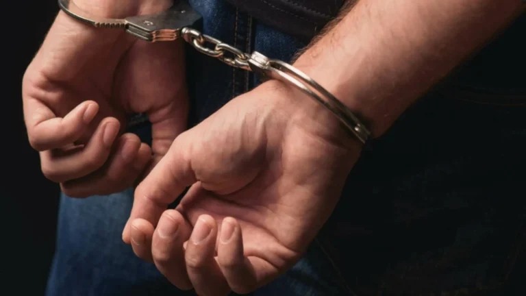 Bărbatul care şi-a ucis soţia fusese lăsat în libertate