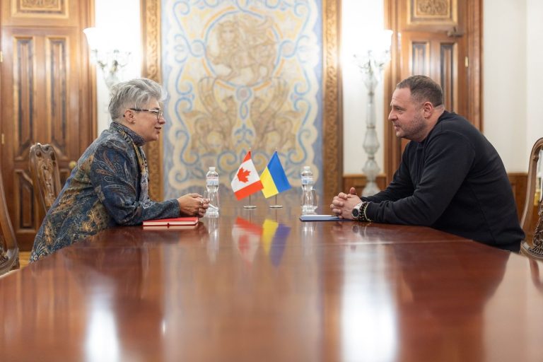 Criză politică în Kiev: Zelenski nu demite șeful cabinetului