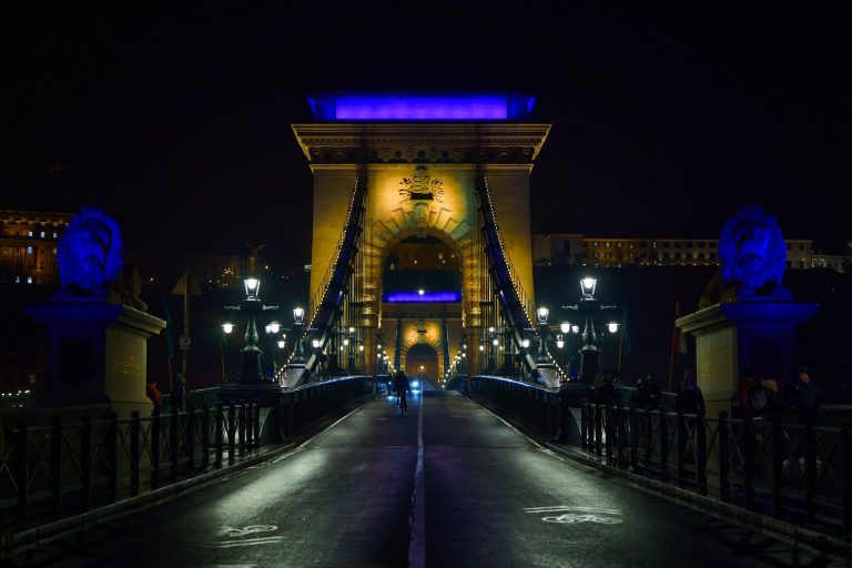 De ce se îngrijorează „Hollywood-ul de pe Dunăre” de tarifele lui Trump
