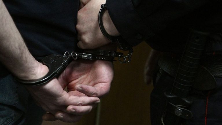 Dolj: Bărbat arestat pentru violul fiicei vitregi de 15 ani