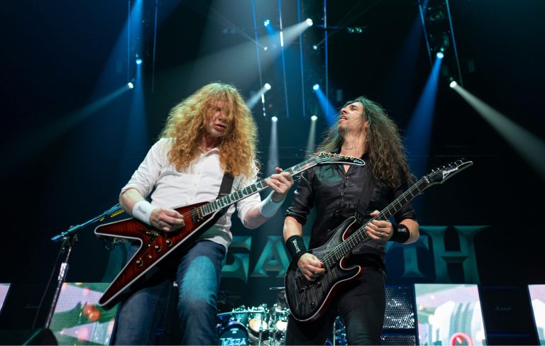 Megadeth revine pe primul loc iTunes, depășind-o pe Taylor Swift.