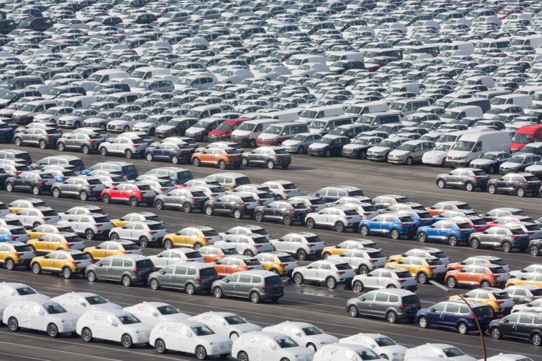 Merz anunță că Germania va cere relaxarea interdicției UE pentru mașini cu motoare pe combustie
