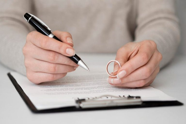 Proiect USR: Soția își păstrează numele după divorț
