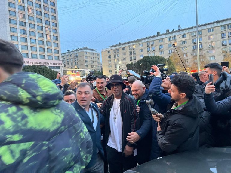 Ronaldinho e în Iași și joacă mâine în Copou.