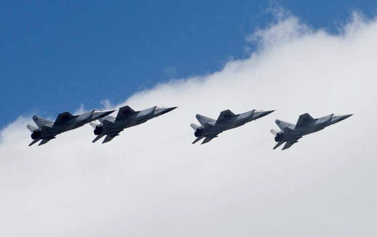 Rusia acuză Ucraina și Marea Britanie de furtul unui MiG-31