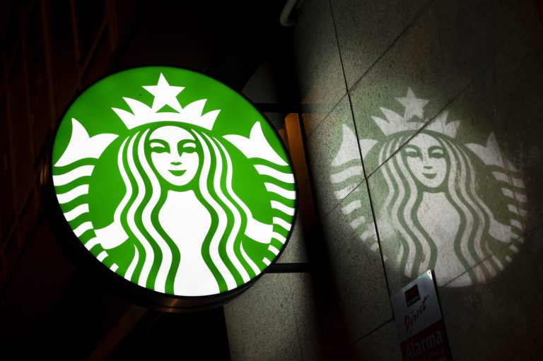Tranzacție uriașă de 4 miliarde dolari: Starbucks vinde 60% din acțiuni în China