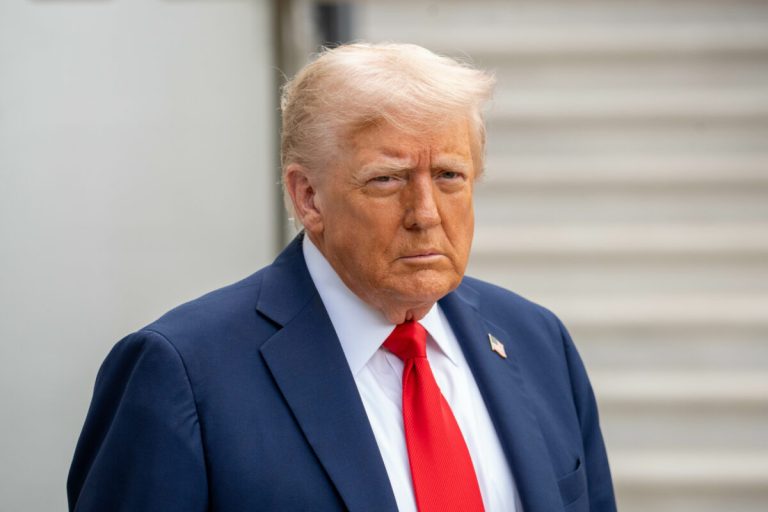 Trump a semnat proiectul pentru redeschiderea Guvernului după 43 de zile.