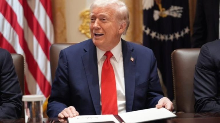 Trump acuză democrații de promovarea farsei Epstein