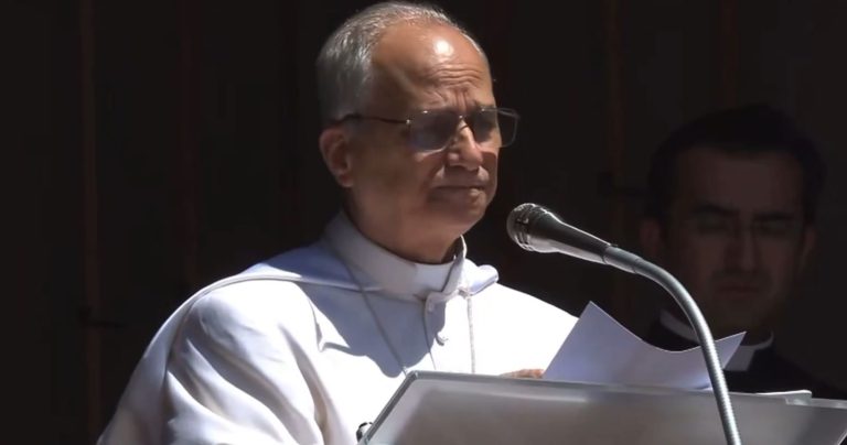 Vaticanul restituie Canadei artefacte indigene