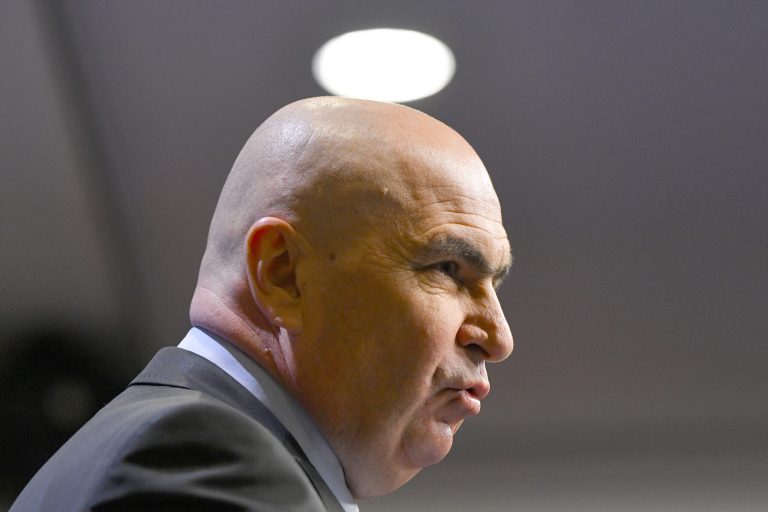 Bolojan propune înghețarea salariului minim și pensiilor în 2026.
