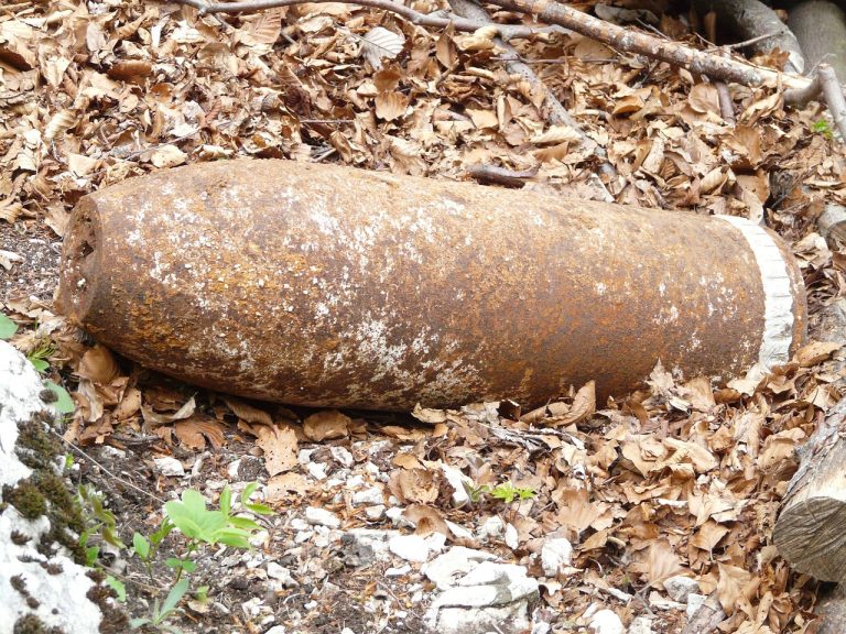 Bombă americană descoperită în centrul Belgradului, evacuată zona