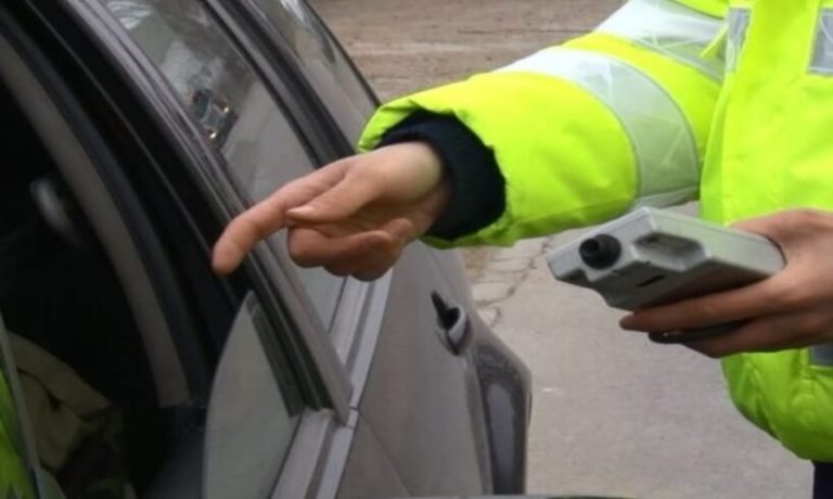 Conducător auto beat a scăpat de pușcărie datorită pozelor cu copii