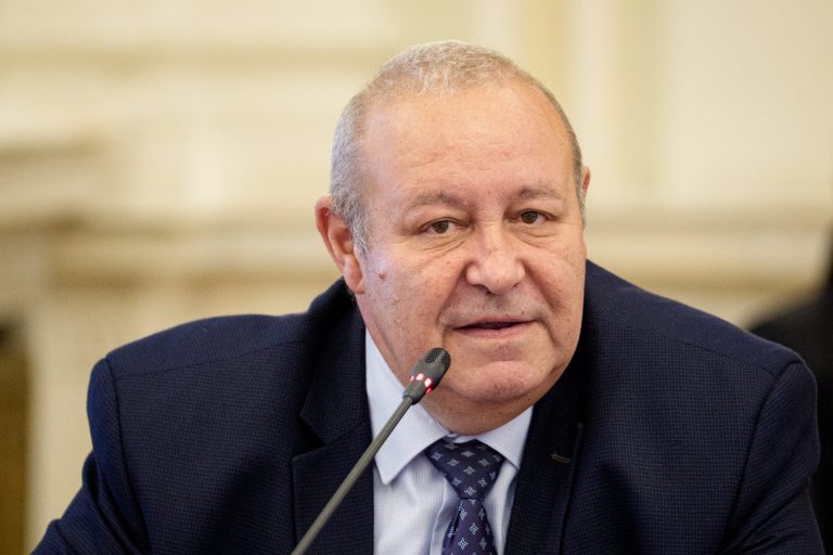 Daniel Fenechiu cere lui Sorin Grindeanu o poziție publică privind amânarea CCR