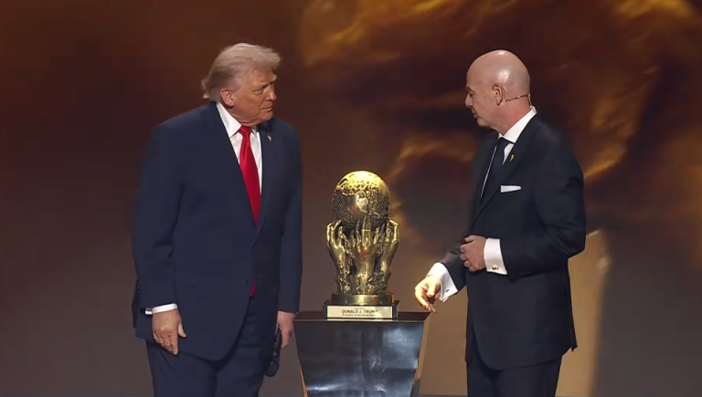 Donald Trump, distins cu Premiul FIFA pentru Pace