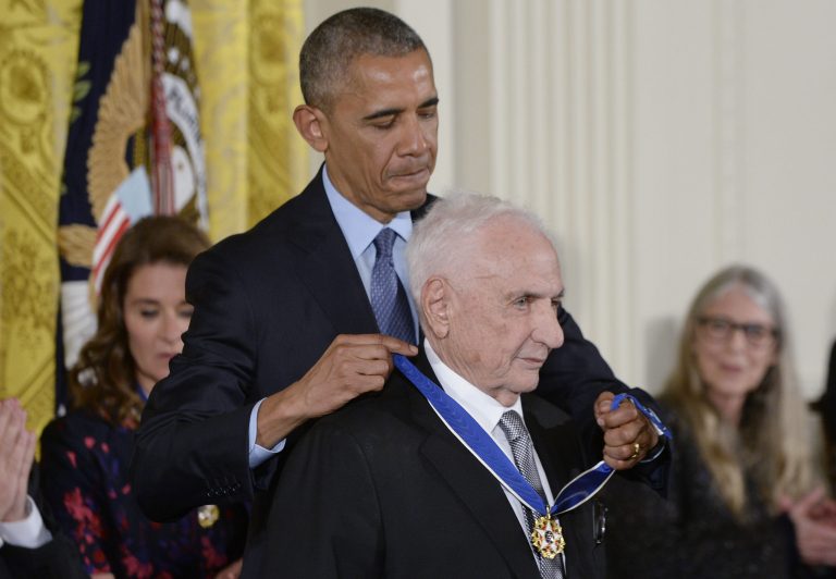 Frank Gehry, arhitectul american legendar, a murit la 96 de ani