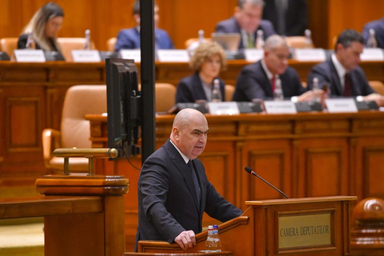 Ilie Bolojan despre moțiunea de cenzură: Frumusețea nu scuză prostituția, inteligența nu scuză lipsa de caracter.